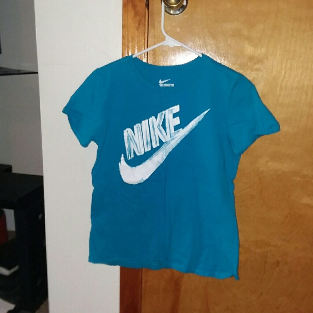 Blue nike tee